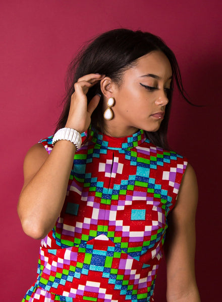 1970s White and Gold Tone Dangle Earrings